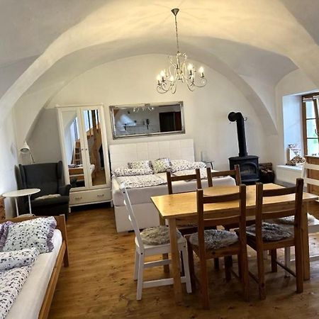 Penzion A Hospoda Na Statku Hluboká nad Vltavou المظهر الخارجي الصورة